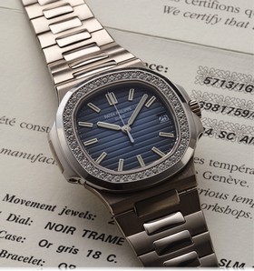 Patek Philippe Nautilus 5713 (5713/1G-001)