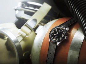 Oris Divers Sixty-Five (01 733 7707 4064-07 4 20 18)